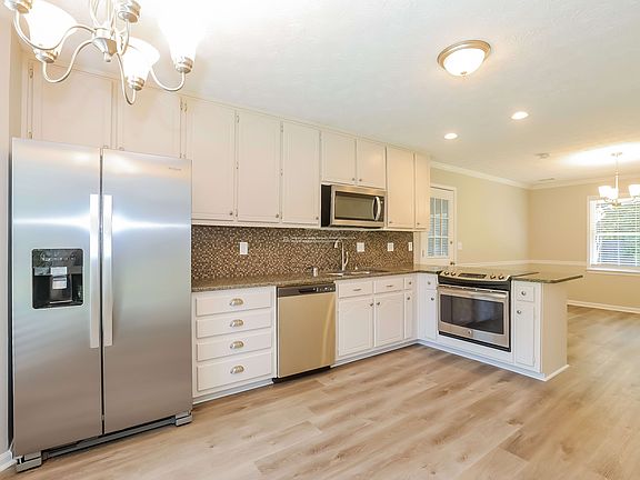 4th image of 312 Clubland Cir SE