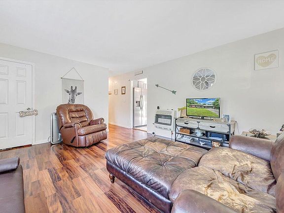 3rd image of 107 Wenwood Dr