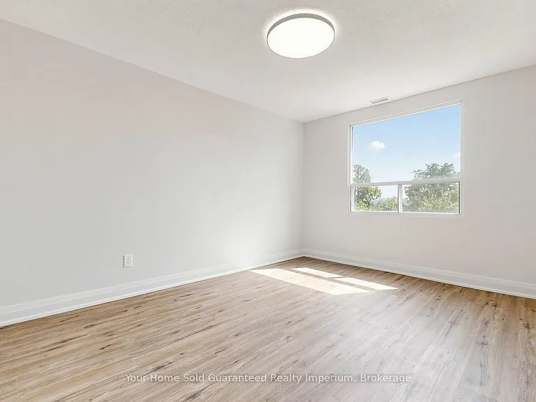 2060 Highway 7 — Photo 20