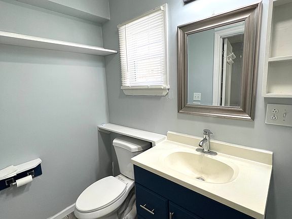 3rd image of 3414 Knox Ln #1