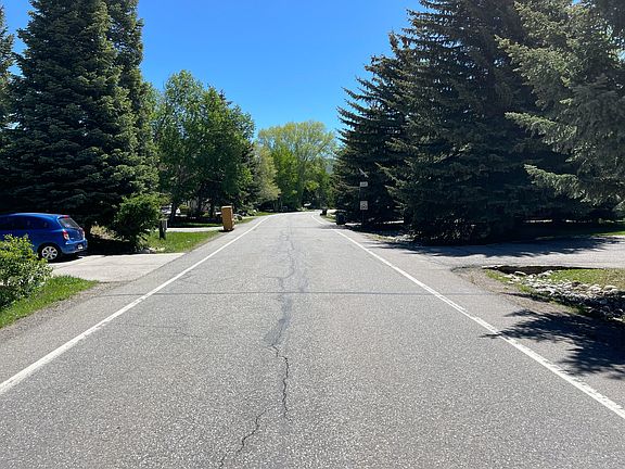 4th image of 391 Deer Blvd E