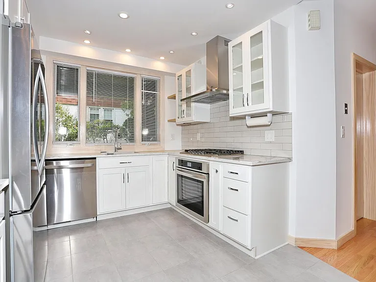 25 Bogert Pl #1 — Photo 8
