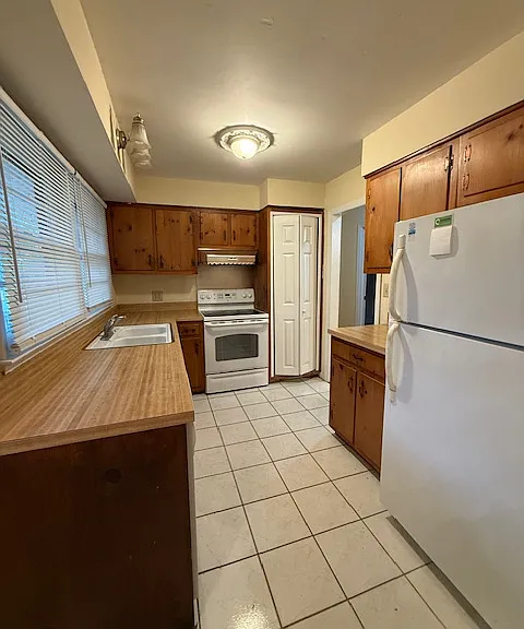 810 W Vandalia Rd — Photo 3