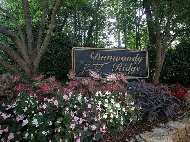 2nd image of 4477 Pineridge Cir