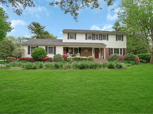 246 Plainview Rd, Woodbury, NY 11797