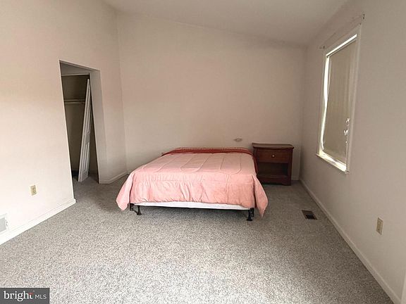 5th image of 309 Goldsmith Ln