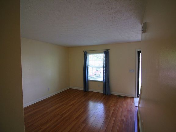 3rd image of 660 Mawyer Dr