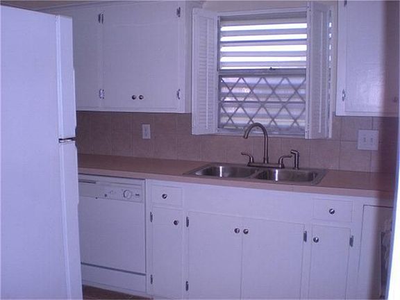 5th image of 2201 51st St