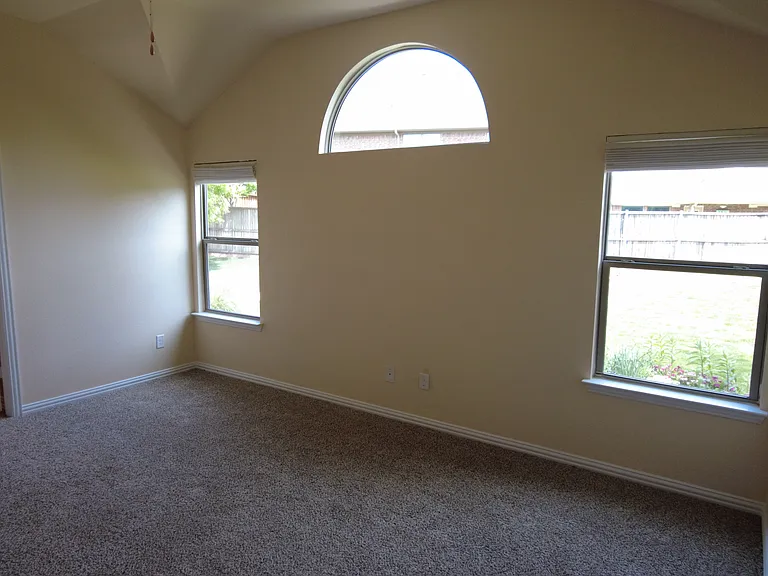 300 Dorset Ct — Photo 7