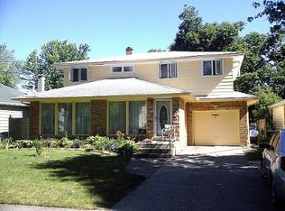 60 Canterbury Ct, Amherst, NY 14226