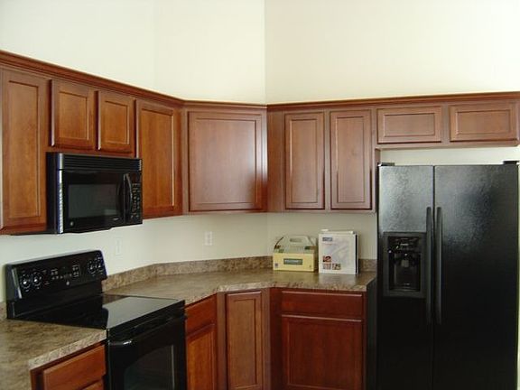 3rd image of 204 Collingwood Ln