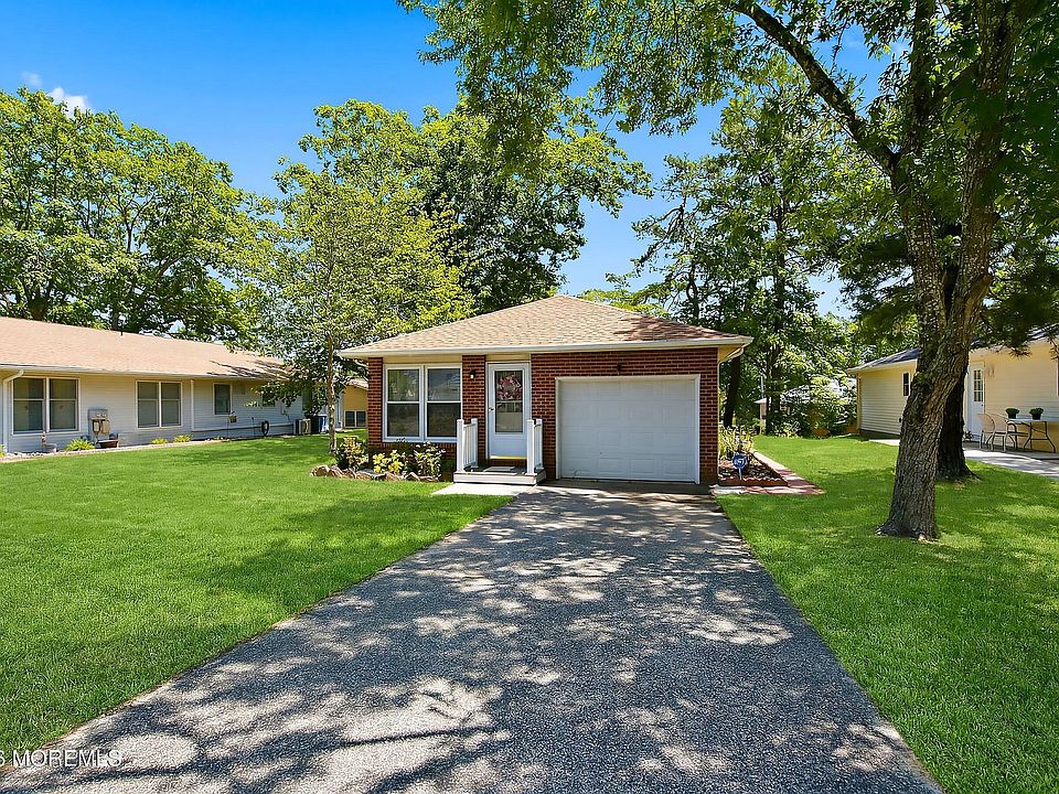 1st image of 37 Sycamore Road #13