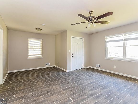 4th image of 3944 Wedgewood Dr