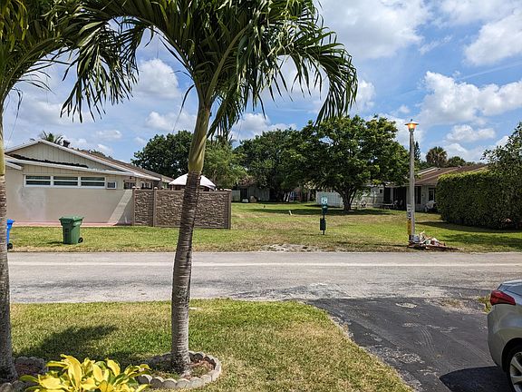 3rd image of 5540 Lakewood Circle #H