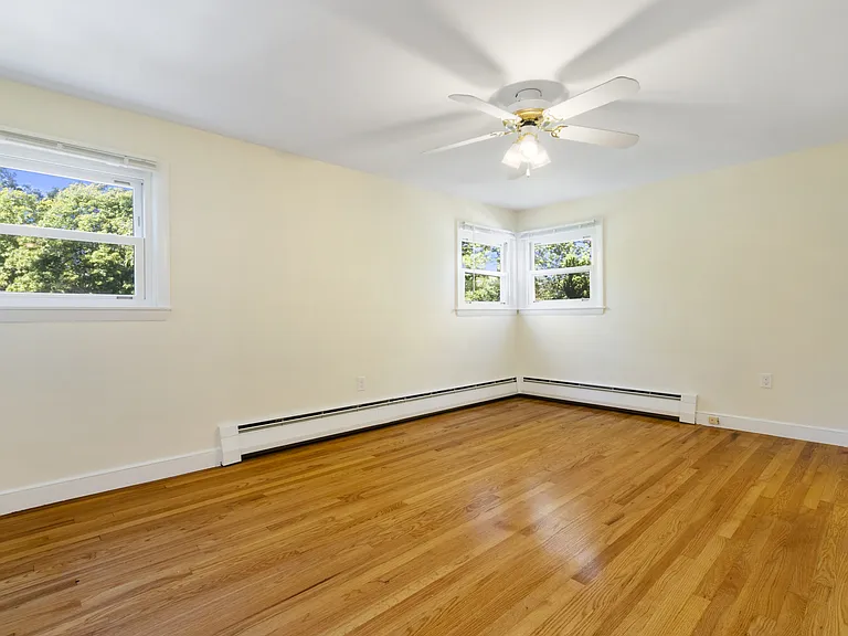 27 Hermon St — Photo 14