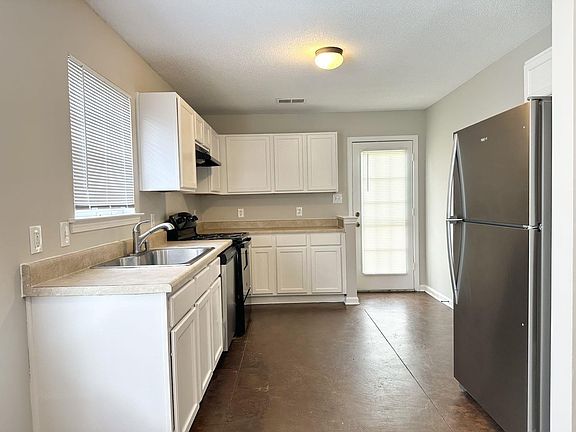 3rd image of 4563 Blue River Dr