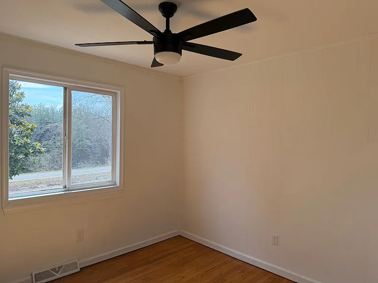 481 Eldon Rd — Photo 5