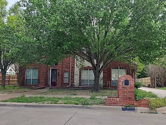 2nd image of 300 Oleander Dr