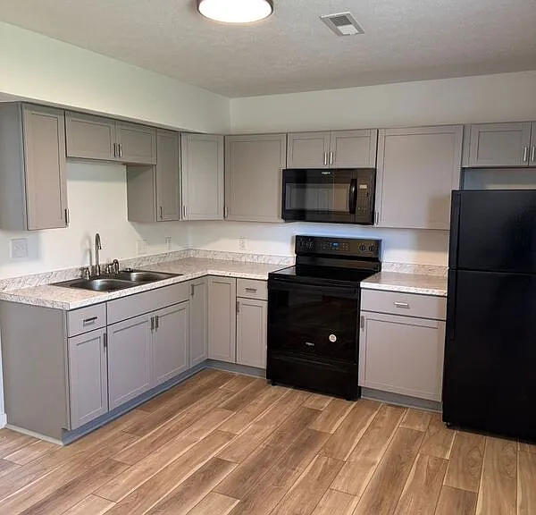 615 E Bain St — Photo 1