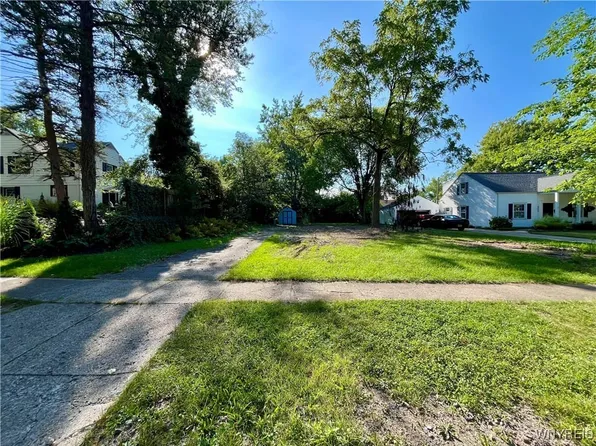 224 Hedstrom Dr, Amherst, NY 14226