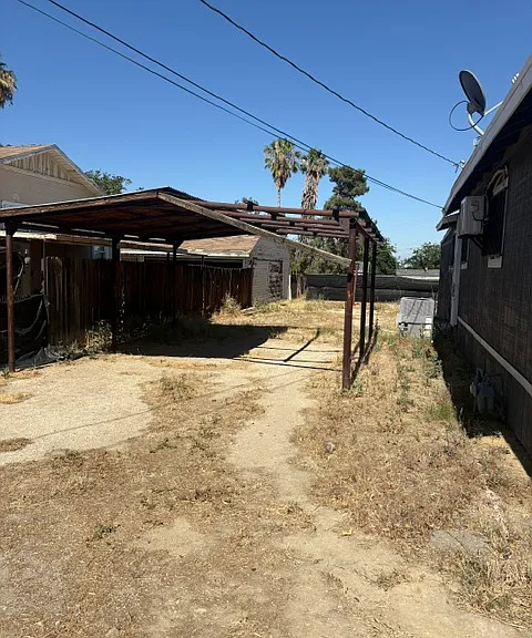 814 Fresno St — Photo 2