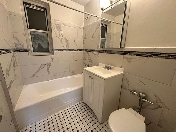 5th image of 640 W 227th St APT 3