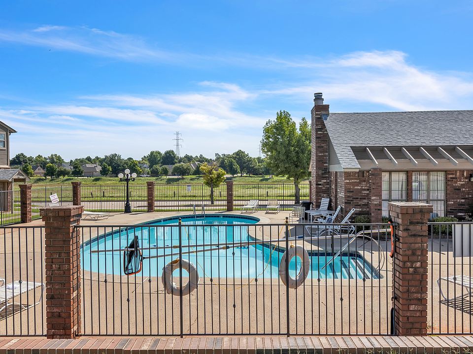 2nd image of 11431 Springhollow Rd #1-1305