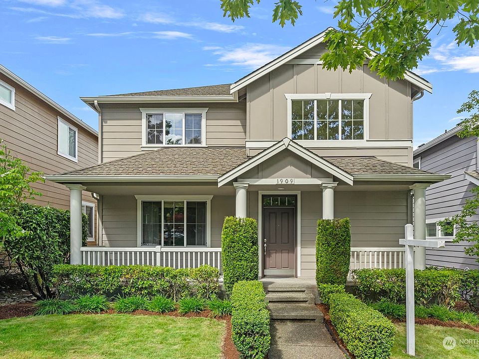 1st image of 1909 25th Ave NE