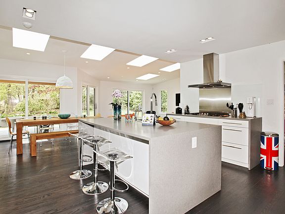 5th image of 1000 Seven Oaks Ln