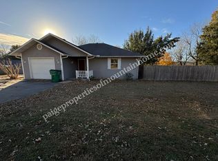 300 S 6th St, Flippin, AR 72634