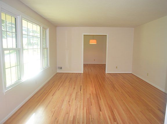 3rd image of 1137 Williams Dr