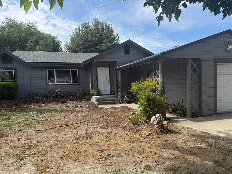 560 W Emerson Ave — Photo 4