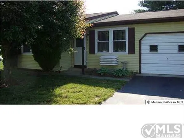 61 Chelsea Dr, Whiting, NJ 08759