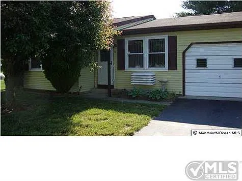 61 Chelsea Dr photo 1