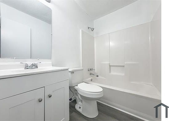 4th image of 121 Langley Dr #A