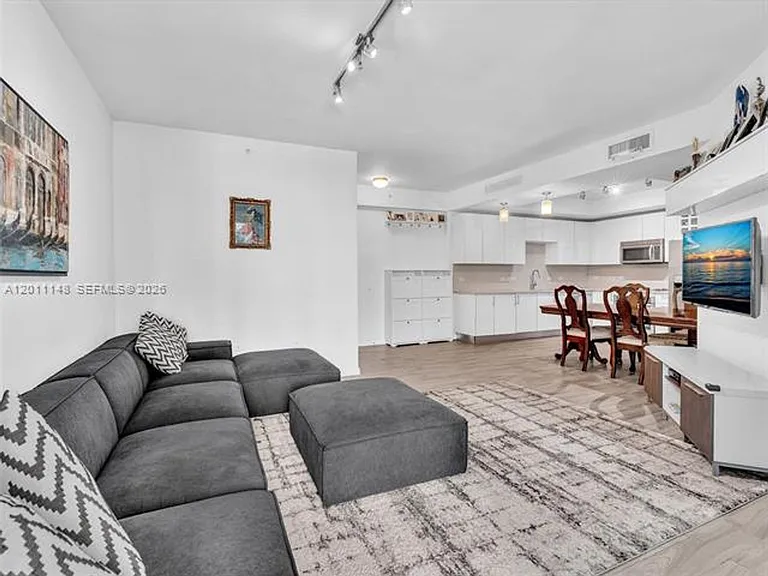 999 SW 1st Ave #CU-1201 — Photo 8