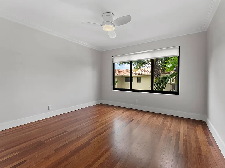 1121 Bel Air Dr #4 — Photo 16