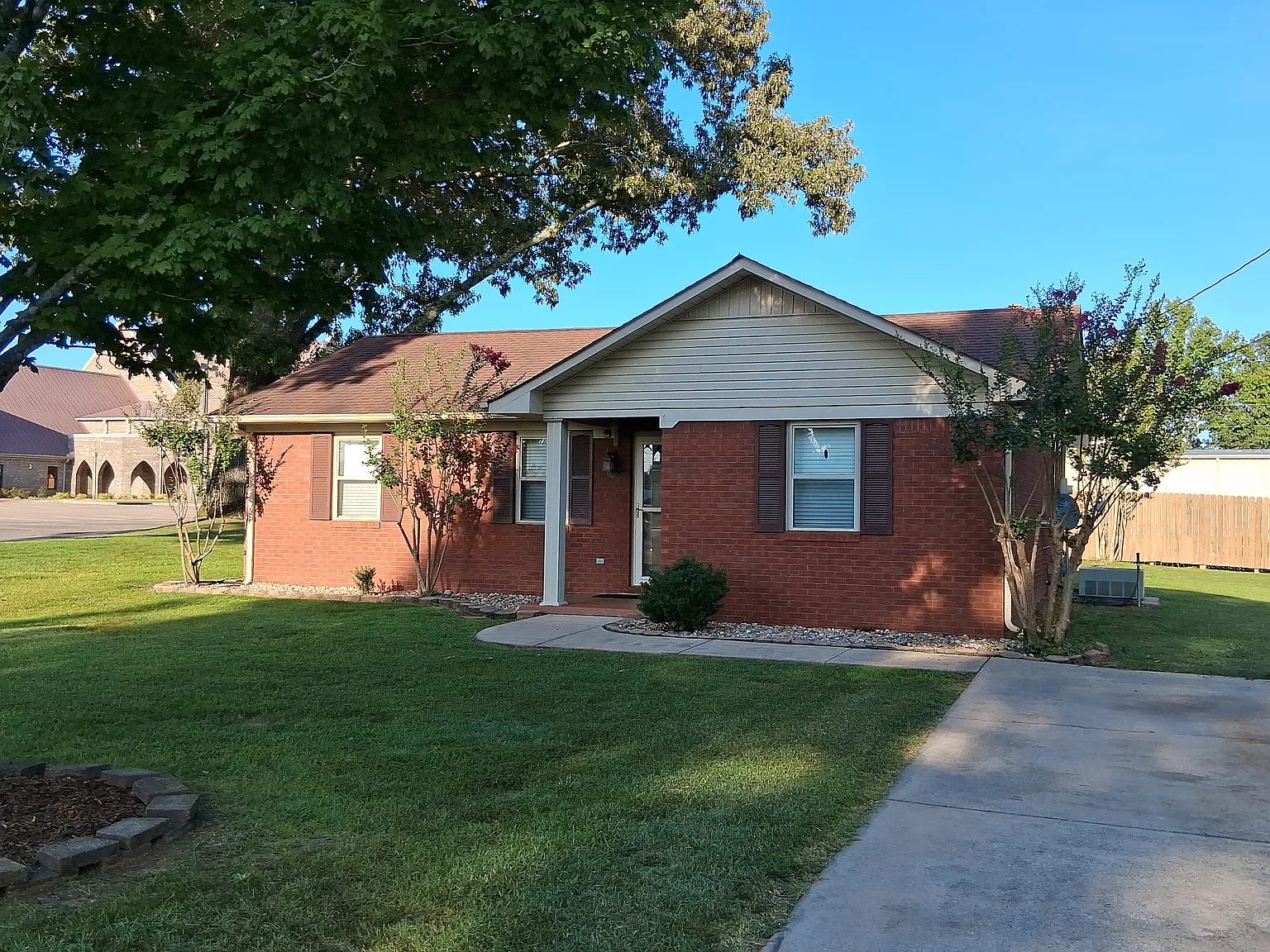 101 Oak Ln — Photo 4