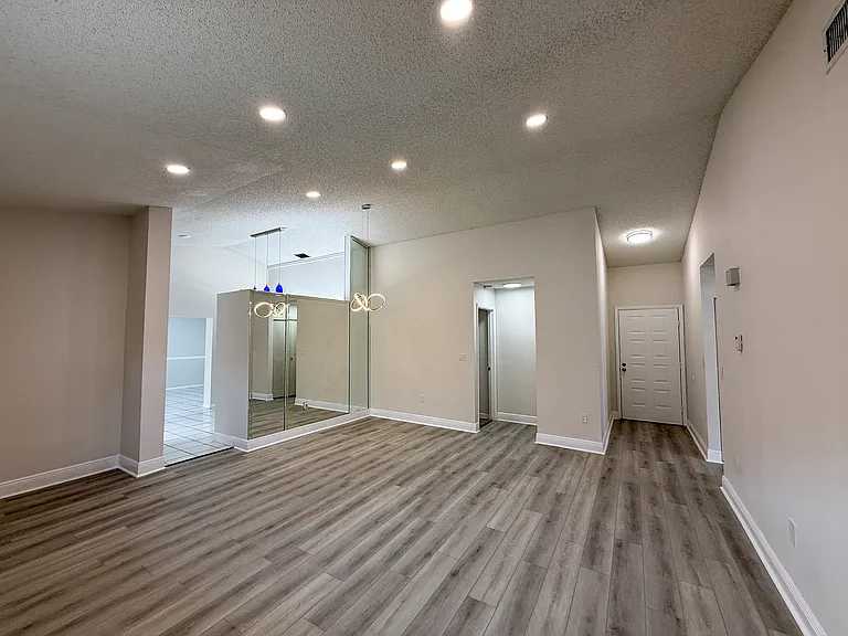 5851 Bristol Ln — Photo 9
