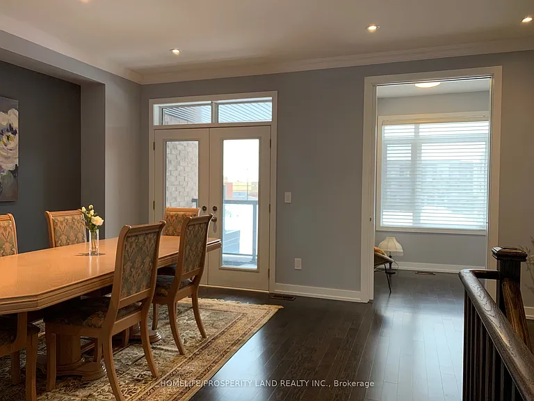 77 Glenngarry Cres — Photo 5