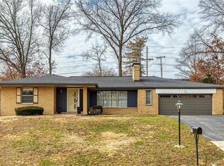 17 Heather Dr, Saint Louis, MO 63123