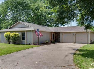2413 Brookside Ct, Lawrence, KS 66047