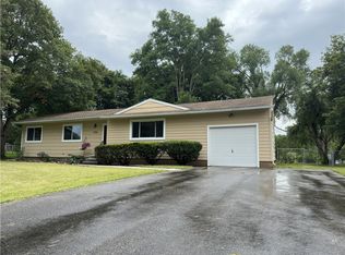 196 Amsden Dr, Rochester, NY 14623