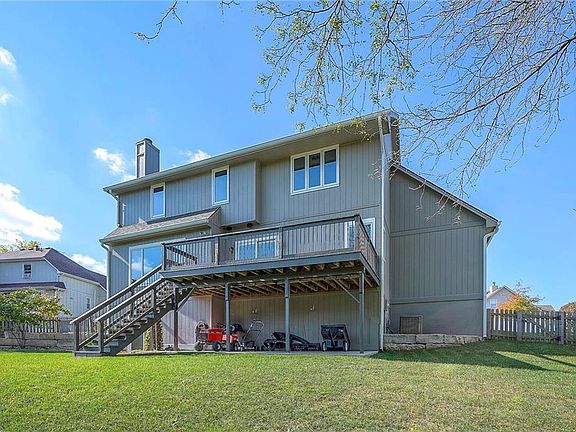 5th image of 4405 NE Blue Jay Dr