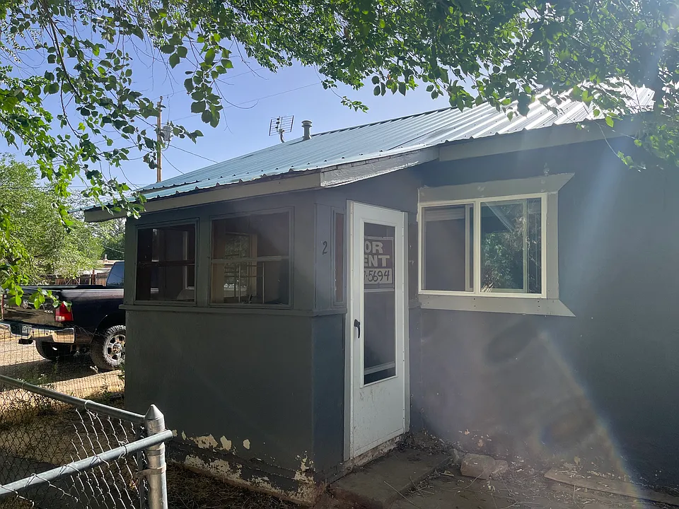 101 W 4th St #2