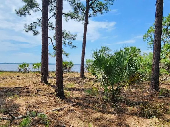 1 River Cv, Panacea, FL 32346