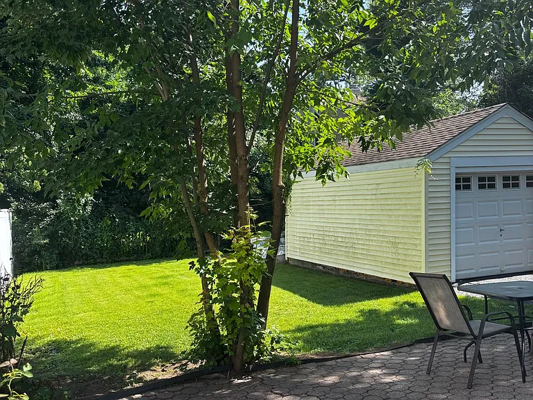 613 Martense Ave — Photo 27