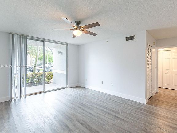 5th image of 720 SW 111th Ave APT 105