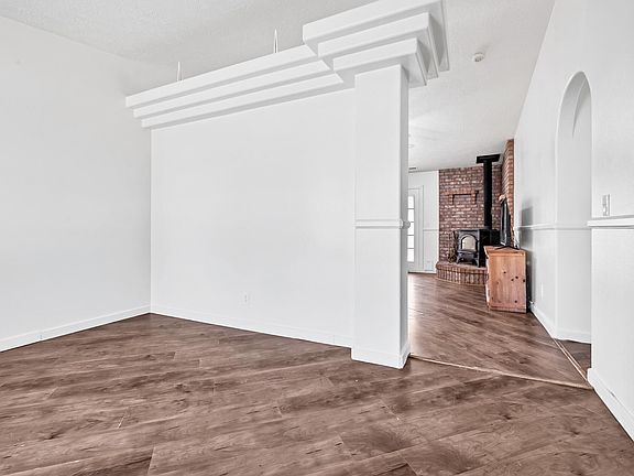 5th image of 510 E Stanley Cir