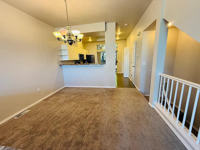 2127 NW Pacific Yew Pl — Photo 2